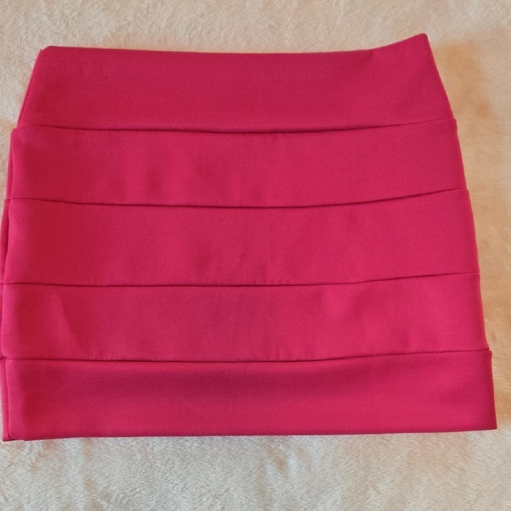 Lola SMALL HOT PINK MINI SKIRT BRIGHT BANDAGE BODYCON HOTTIE SUMMERY BOLD FLIRTY - Picture 3 of 9